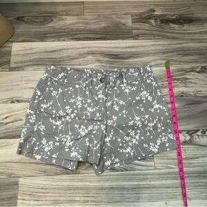 LOFT Gray Floral Print Women’s Shorts